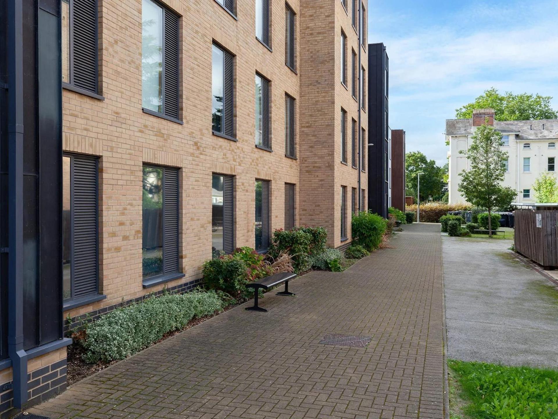 Students Only - Kendrick Hall In Reading Exterior photo